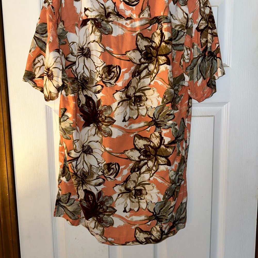 🌴A & F Performance Button Up - Picture 2 of 2